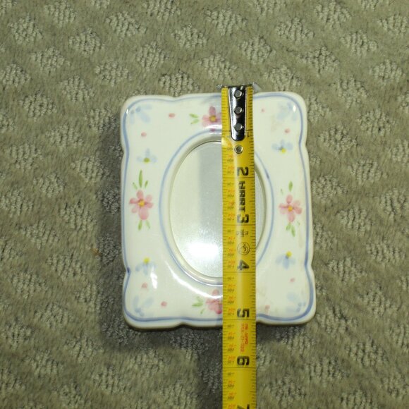 Vtg Small Ceramic Oval Picture Frame Flowers 5" Free Standing 2.5x3.5 Photo - Picture 3 of 4